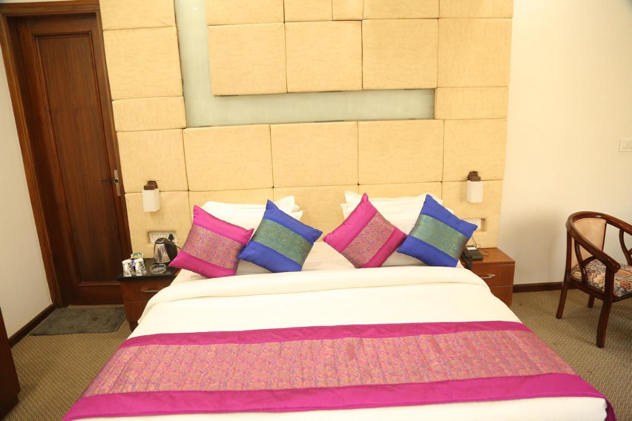 Inter Urban Hotel Rohtak Esterno foto